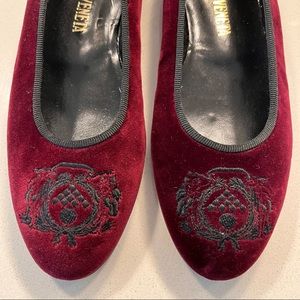 BOTTEGA VENETA vintage velvet crested burgundy ballet flats. Size 6. Never worn